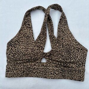 Fabletics Oasis Twist Medium Impact Sports Bra Womens Size M Cheetah Leopard